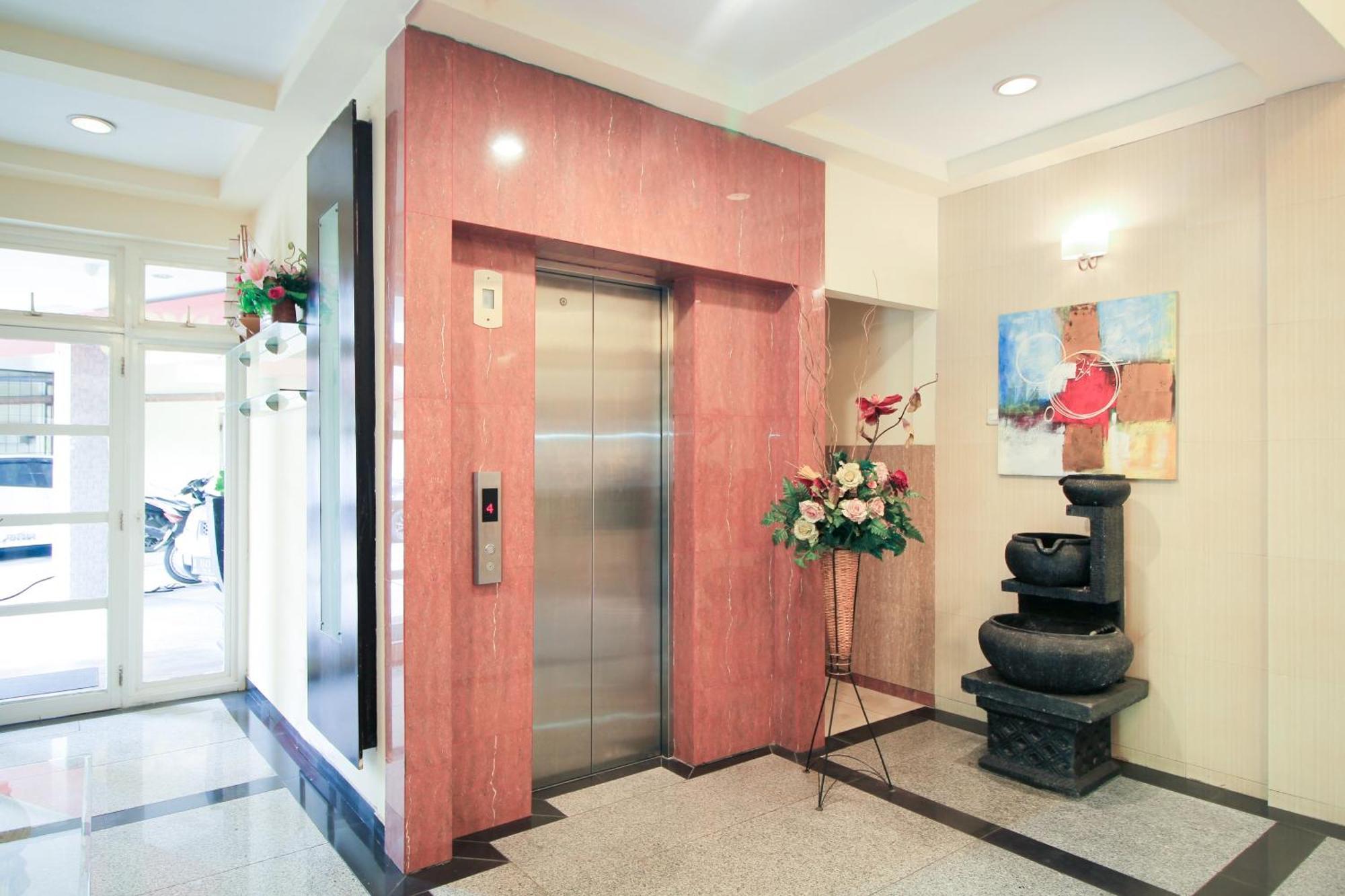 Super Oyo Capital O 175 K-60 Residence Surabaya Dış mekan fotoğraf